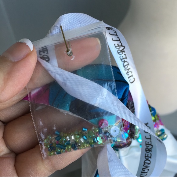 White Floral beaded Dress Sz 6. NWOT - Picture 7 of 8